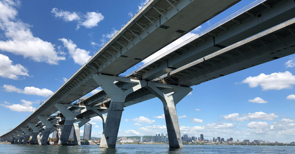 Champlain Bridge lights up blue and white for  Fête nationale