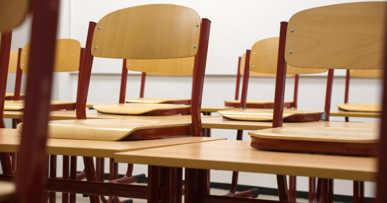 Quebec english schools boards win temporary suspension of Bill 40