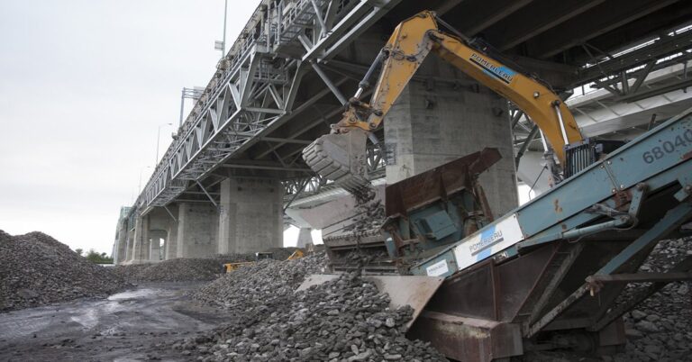 Old Champlain Bridge deconstruction moving forward (video + photos)