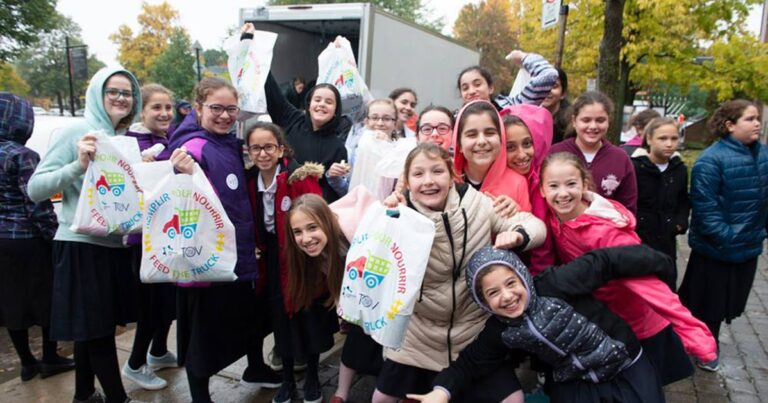 Federation CJA on their Sixth Consecutive â€œFeed the Truckâ€ Event!