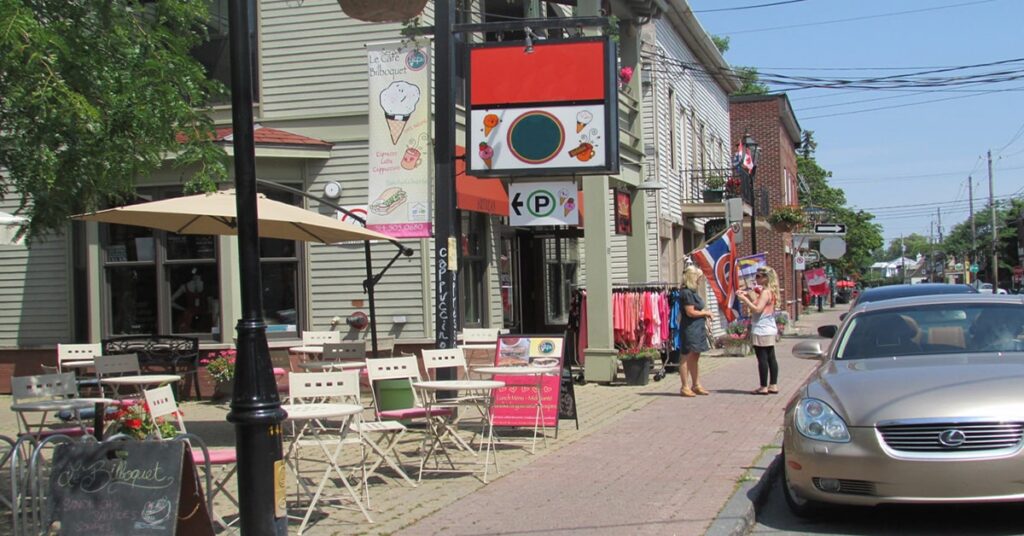 I Shop in the Pointe-Claire Village