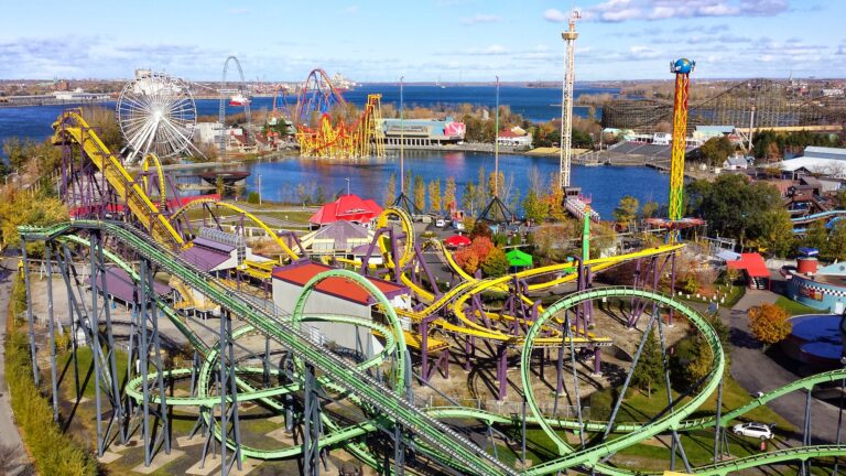 La Ronde opens