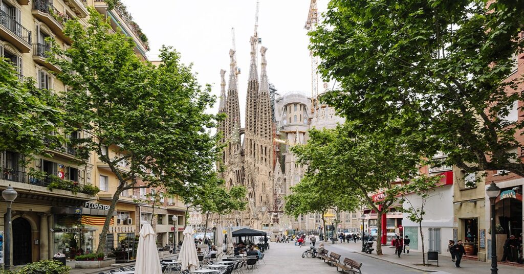 Travelling alone to Europe on a budget – Top tips to stay within means
