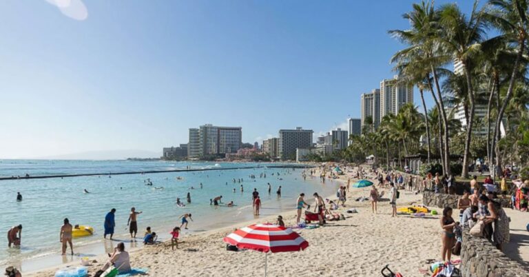 Quebec looking to make hotel quarantine mandatory