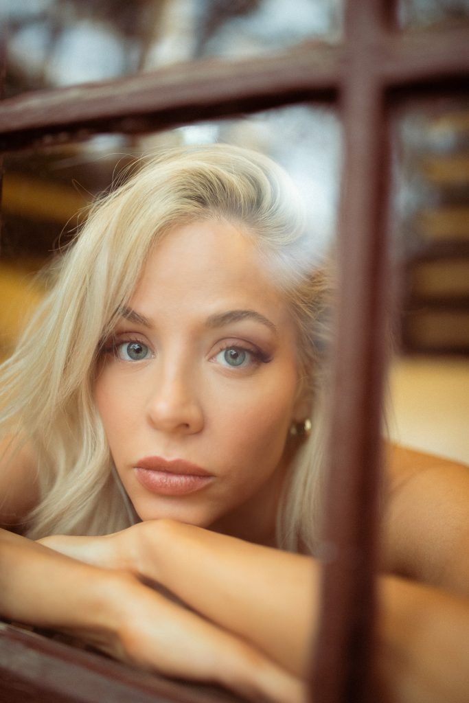 Alberta-born country music star Mackenzie Porter