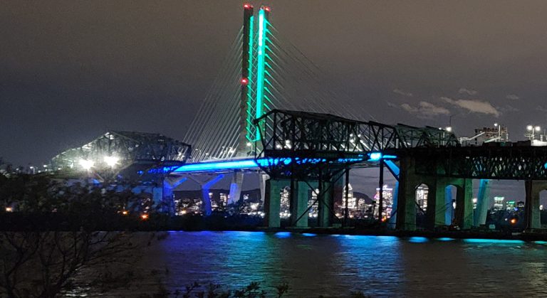 SAmuel de Champlain Bridge to be illuminated
