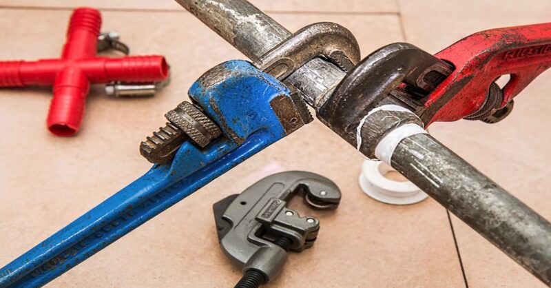 2-Ways-to-Pick-the-Best-Plumber-Services-in-Montreal-min