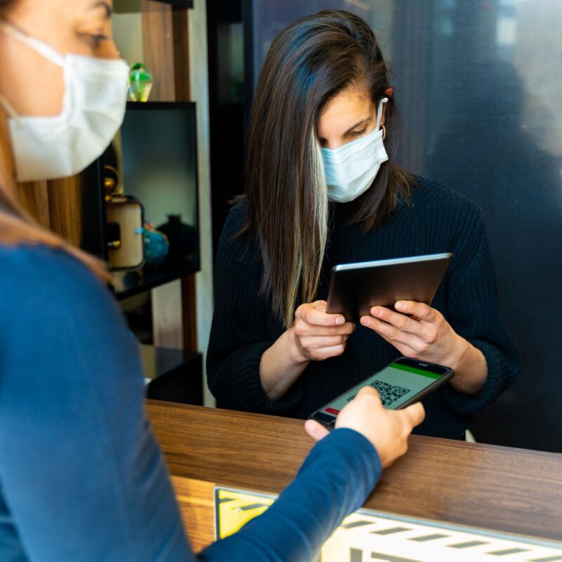 Quebec-vaccine-passport-needed-to-dine-in-restaurants