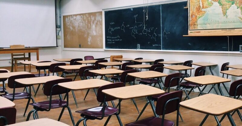 Quebec government considering closing schools