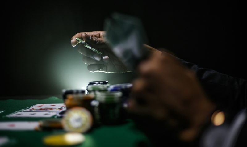 poker-keenan-constance-VTLcvV6UVaI-unsplash-min